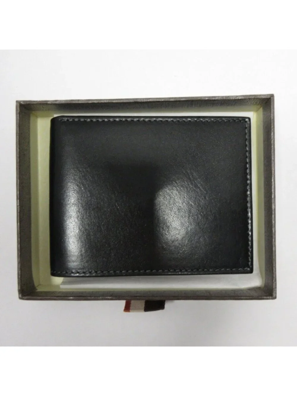 Trafalgar Wallet One Size Bifold Leather Credit Card Slots Luxury NEW